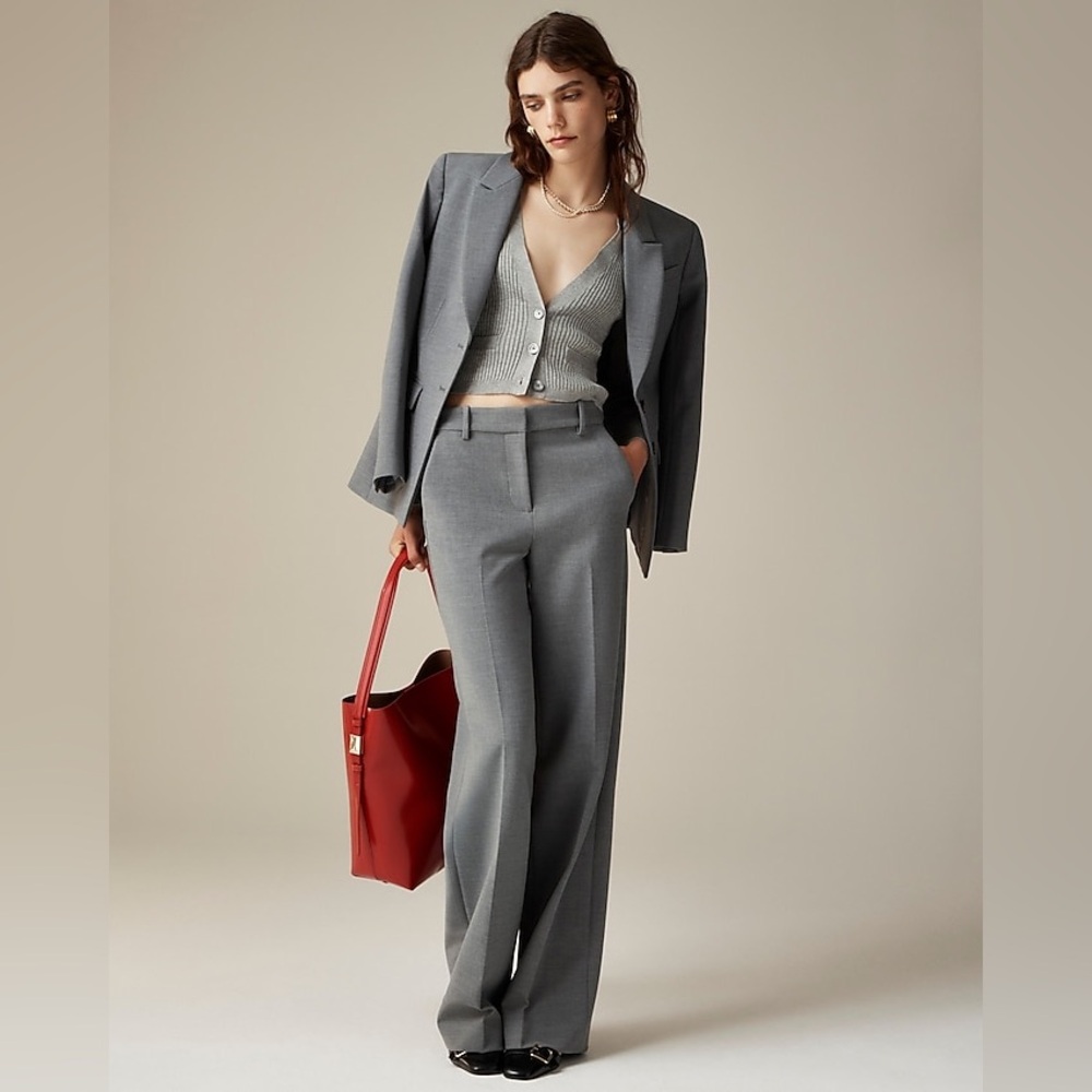 Wide-leg trouser in four-season stretch